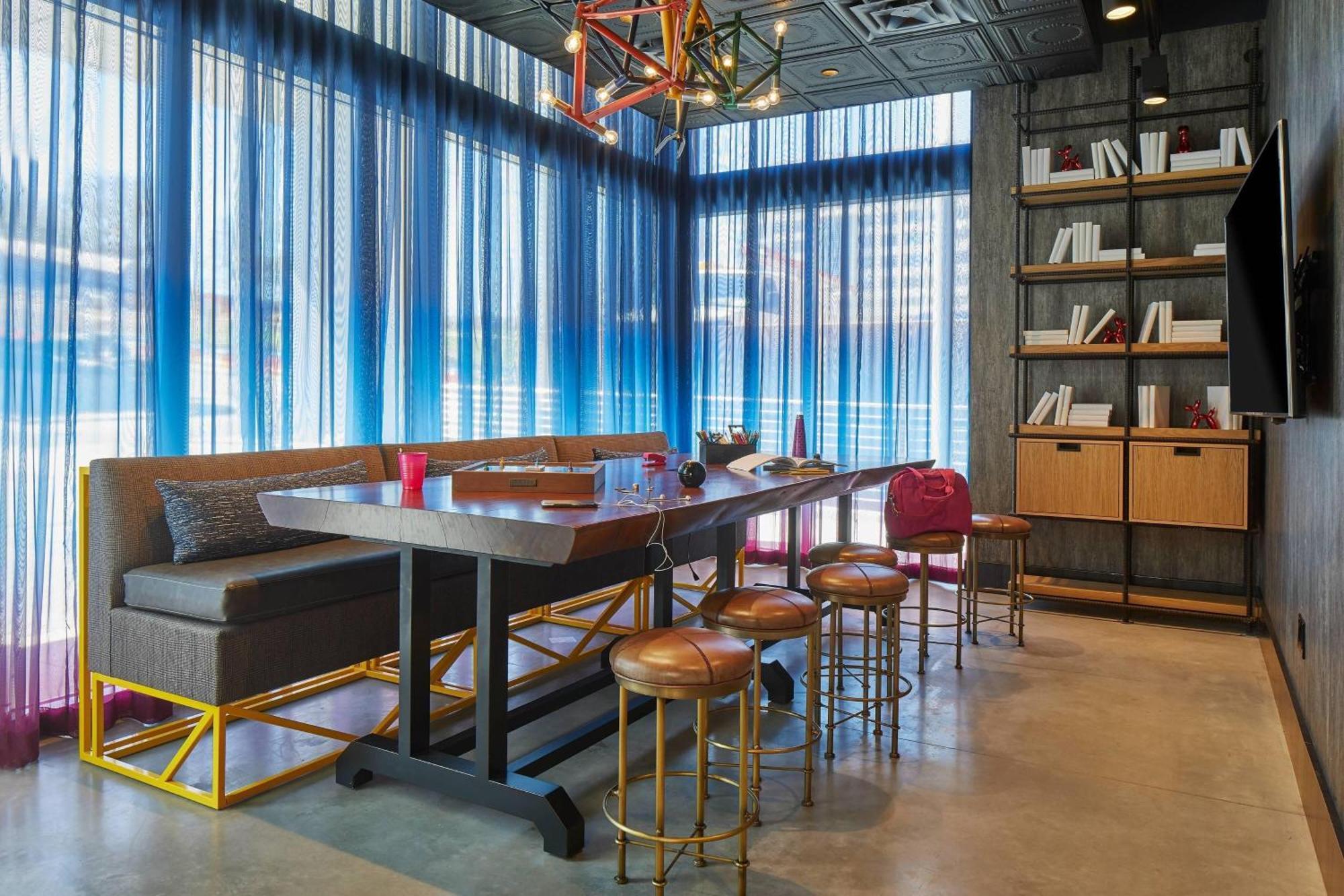 Hotel Moxy Midtown