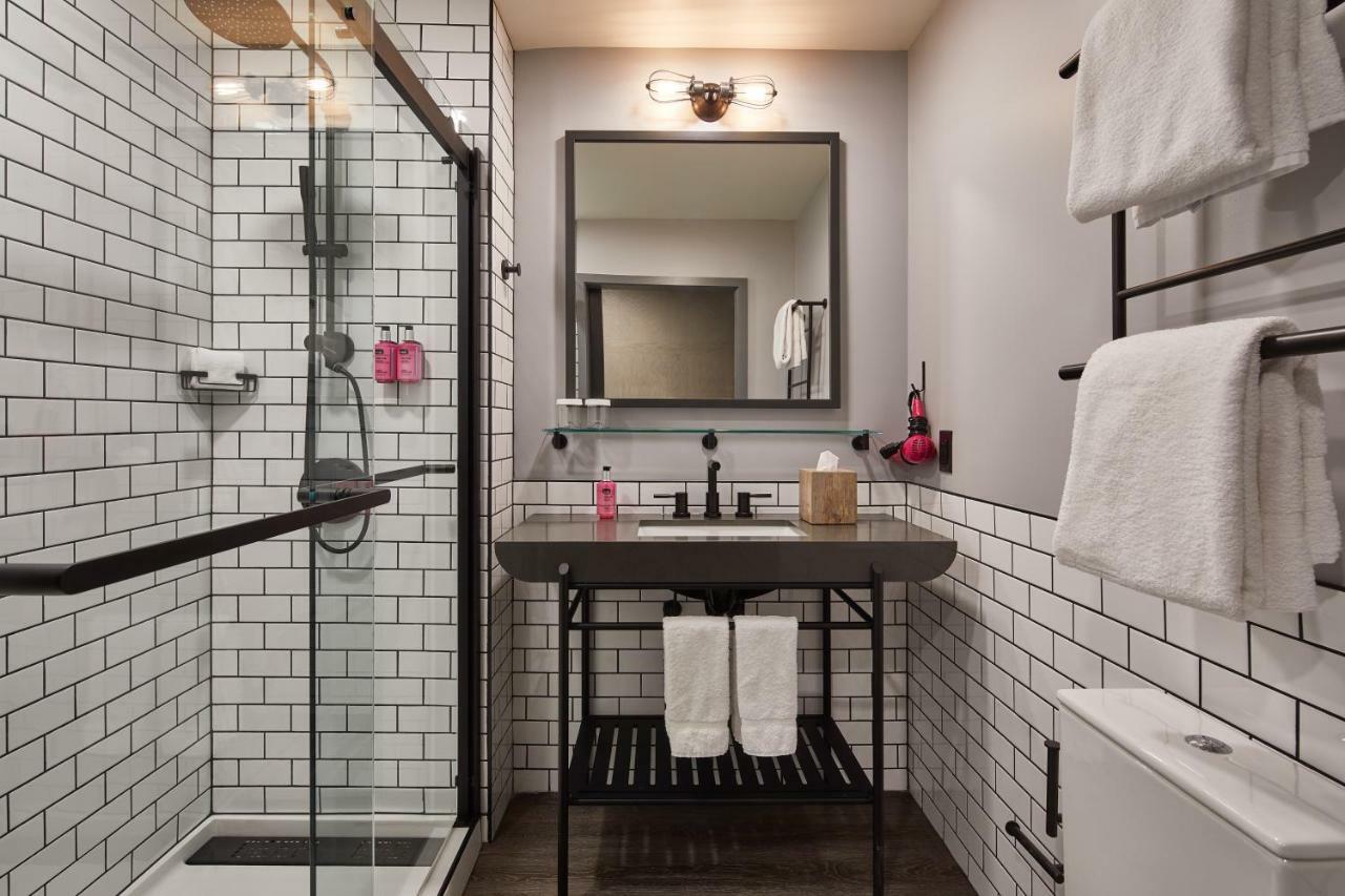 Moxy Midtown Hotel